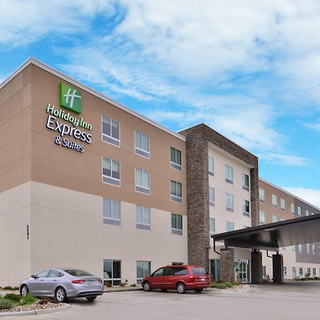 Holiday Inn Express & Suites - Marshalltown By Ihg Exteriör bild