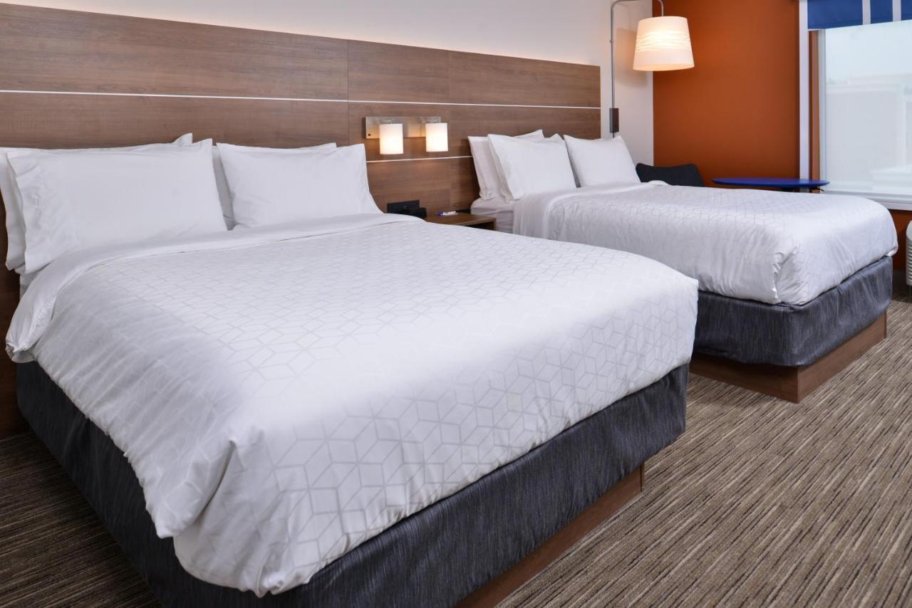 Holiday Inn Express & Suites - Marshalltown By Ihg Exteriör bild