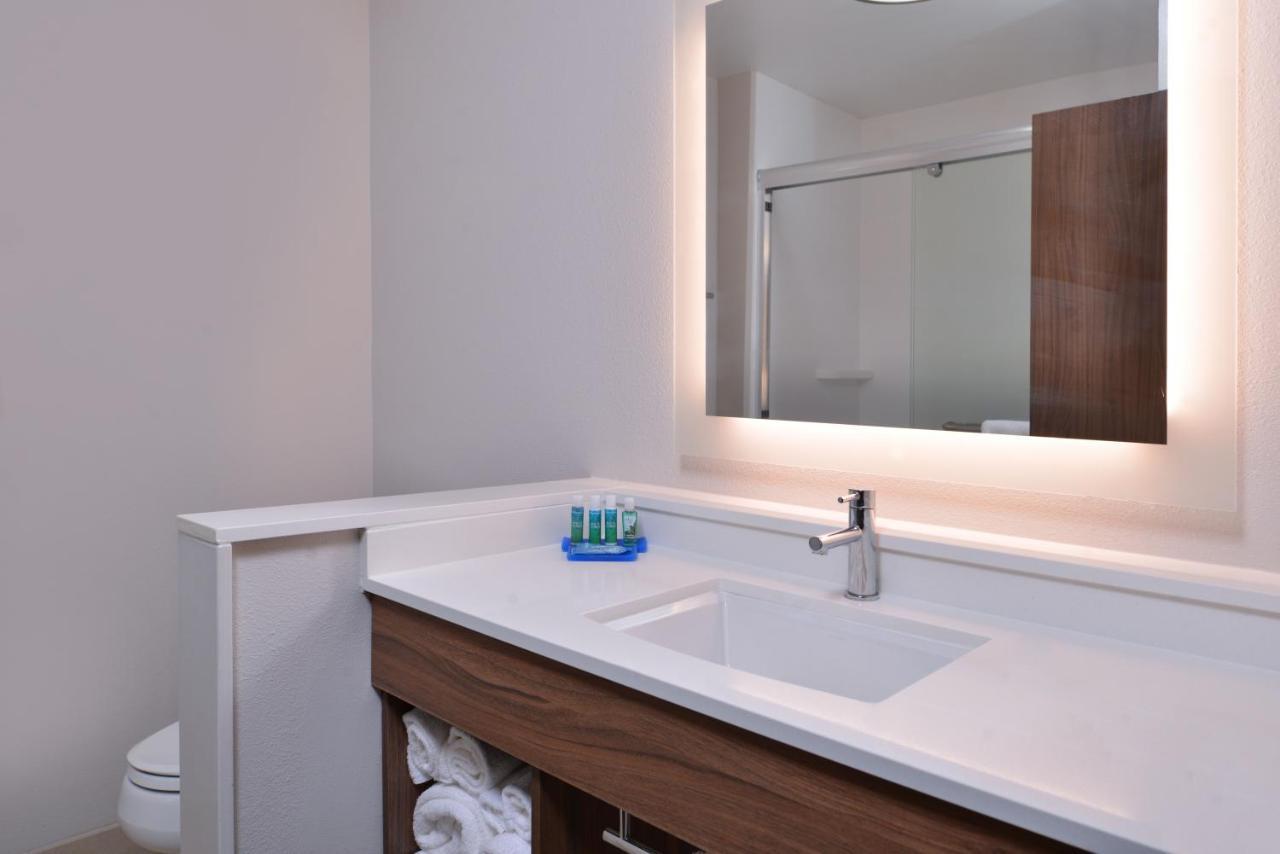 Holiday Inn Express & Suites - Marshalltown By Ihg Exteriör bild