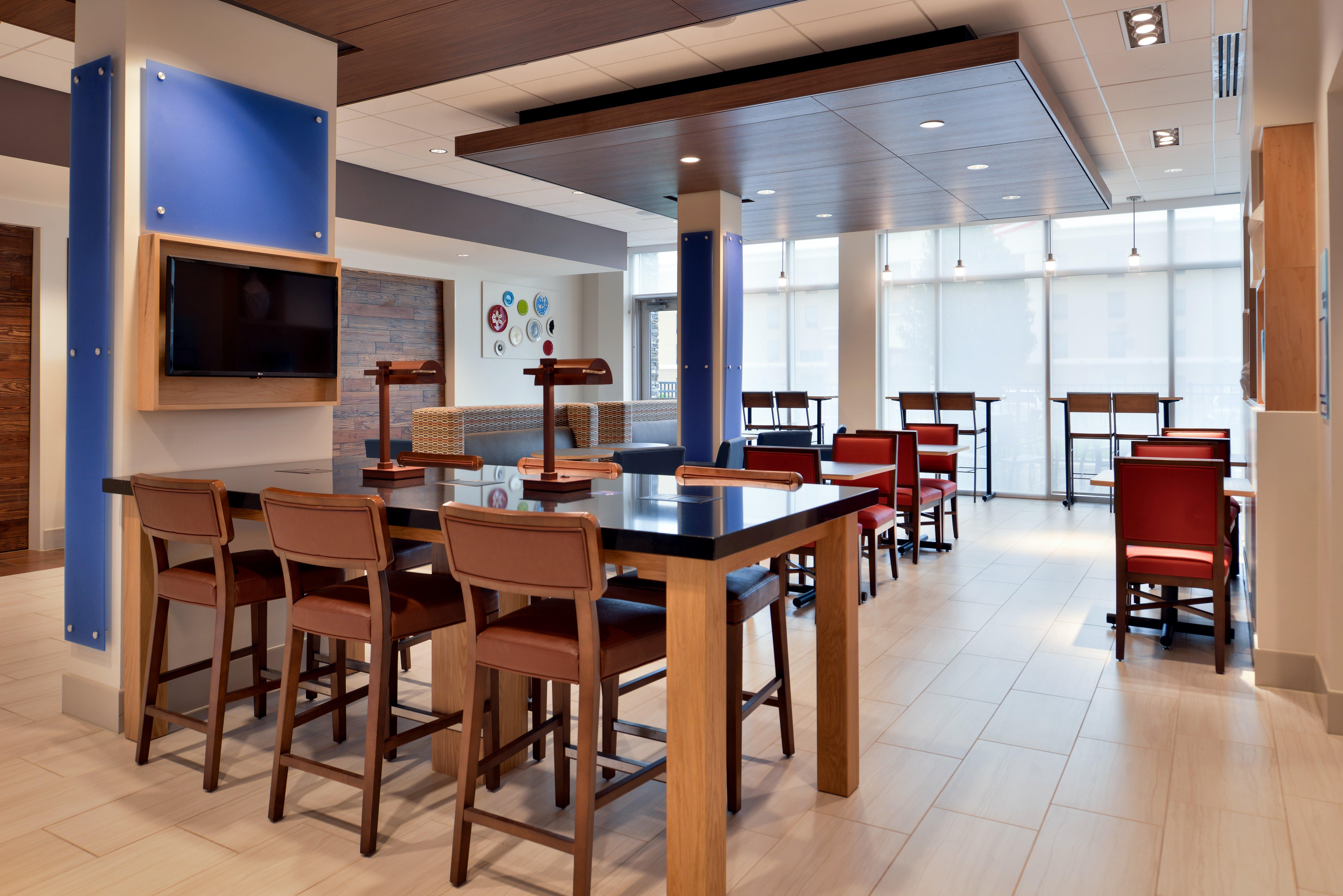 Holiday Inn Express & Suites - Marshalltown By Ihg Exteriör bild