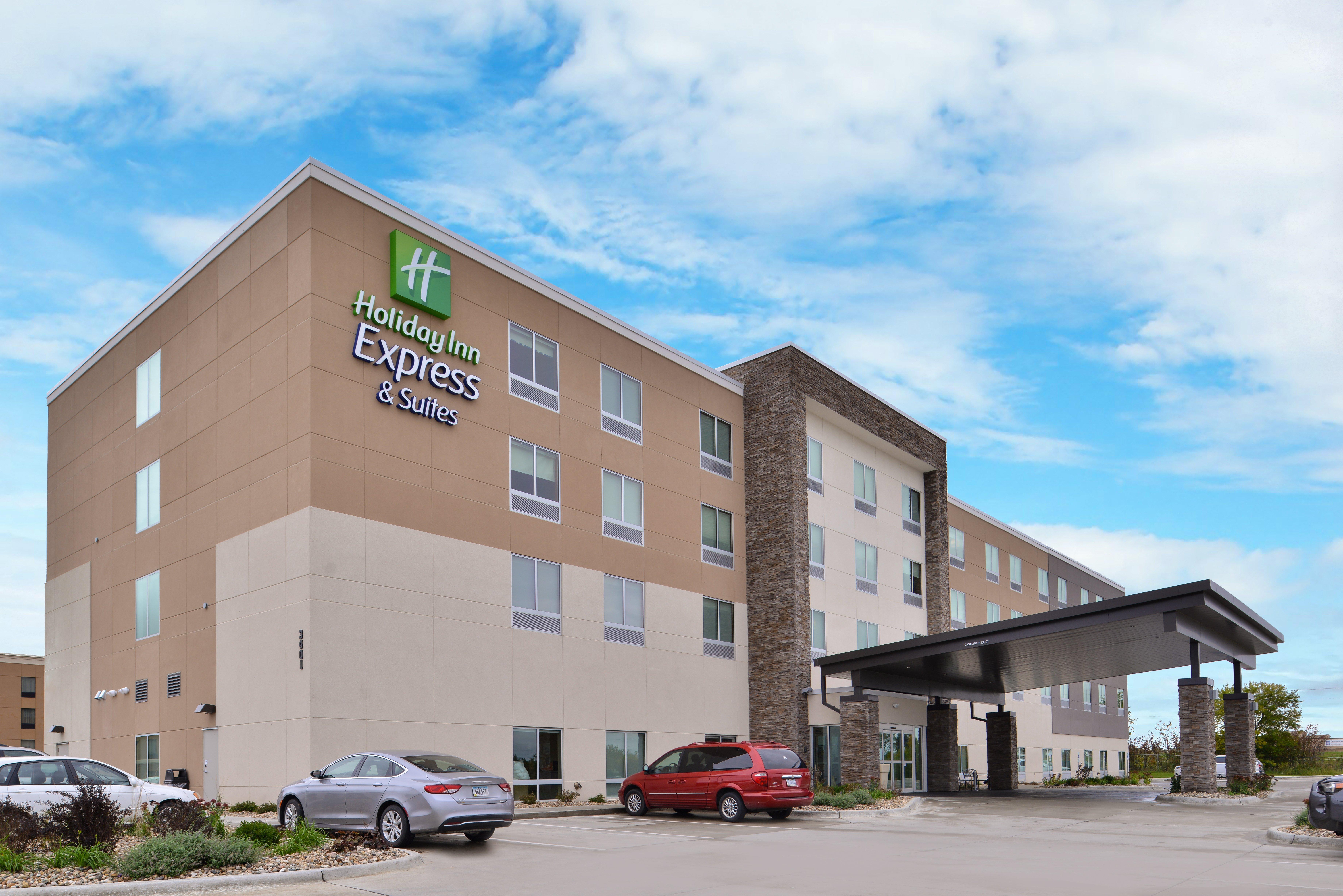 Holiday Inn Express & Suites - Marshalltown By Ihg Exteriör bild