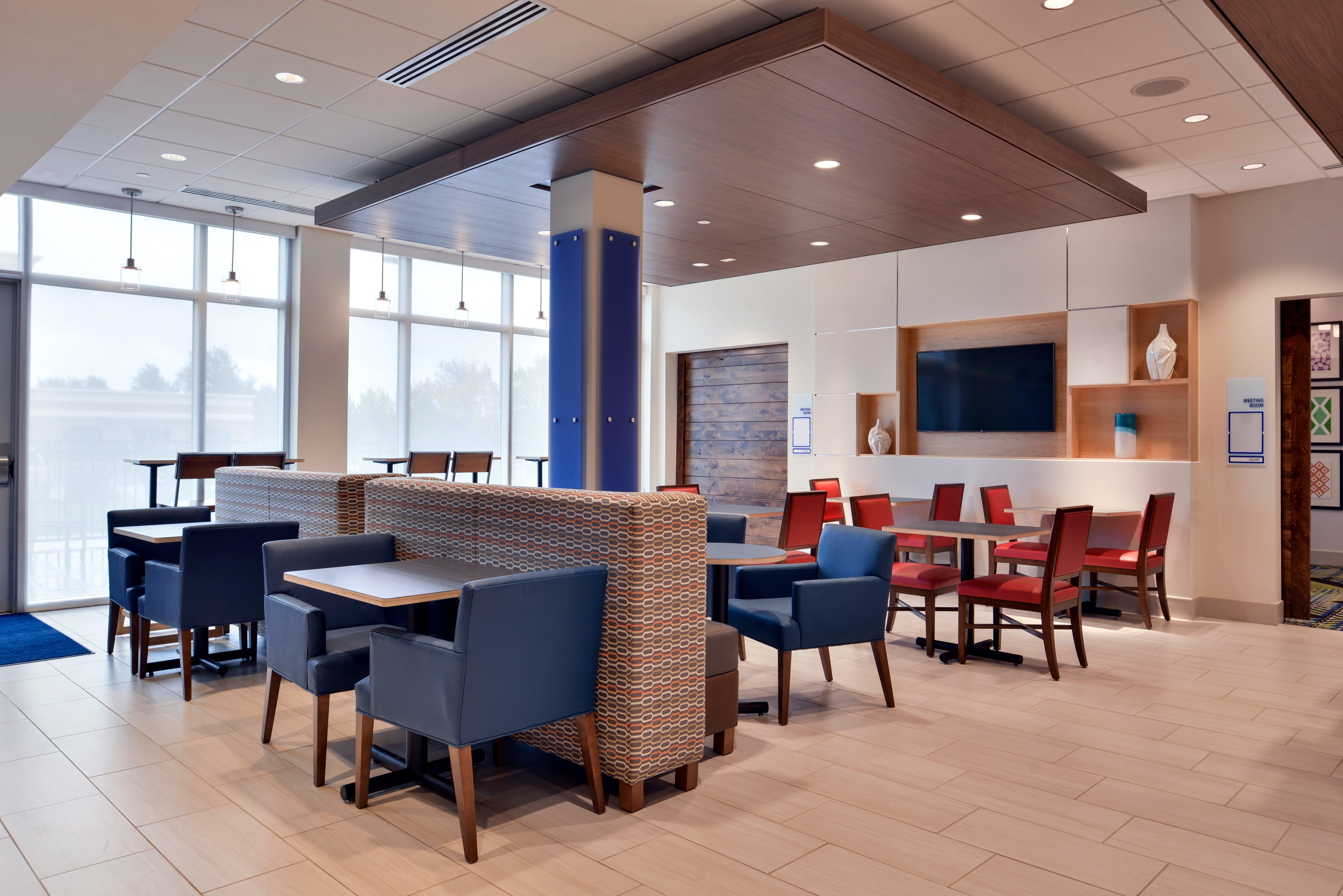 Holiday Inn Express & Suites - Marshalltown By Ihg Exteriör bild