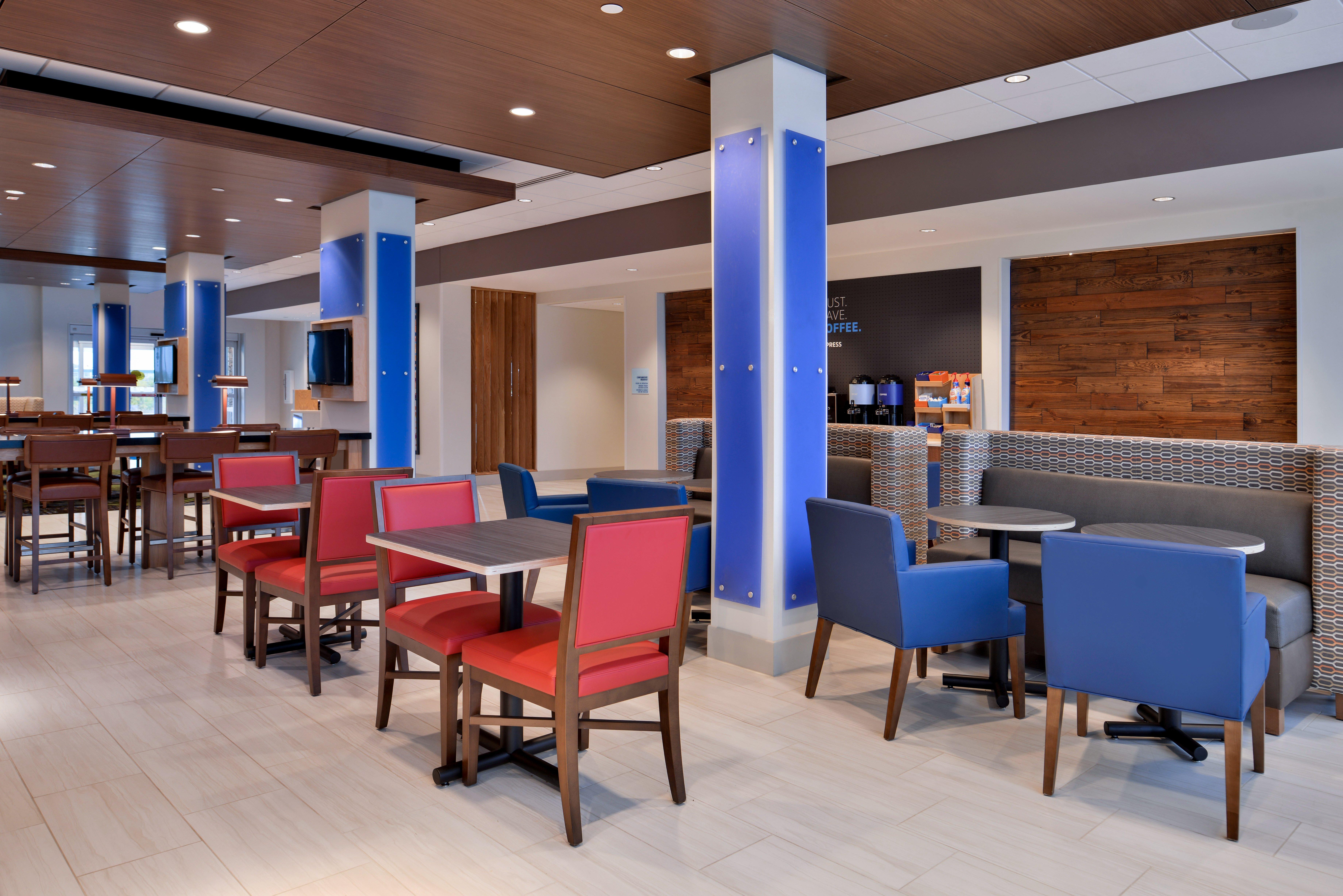 Holiday Inn Express & Suites - Marshalltown By Ihg Exteriör bild