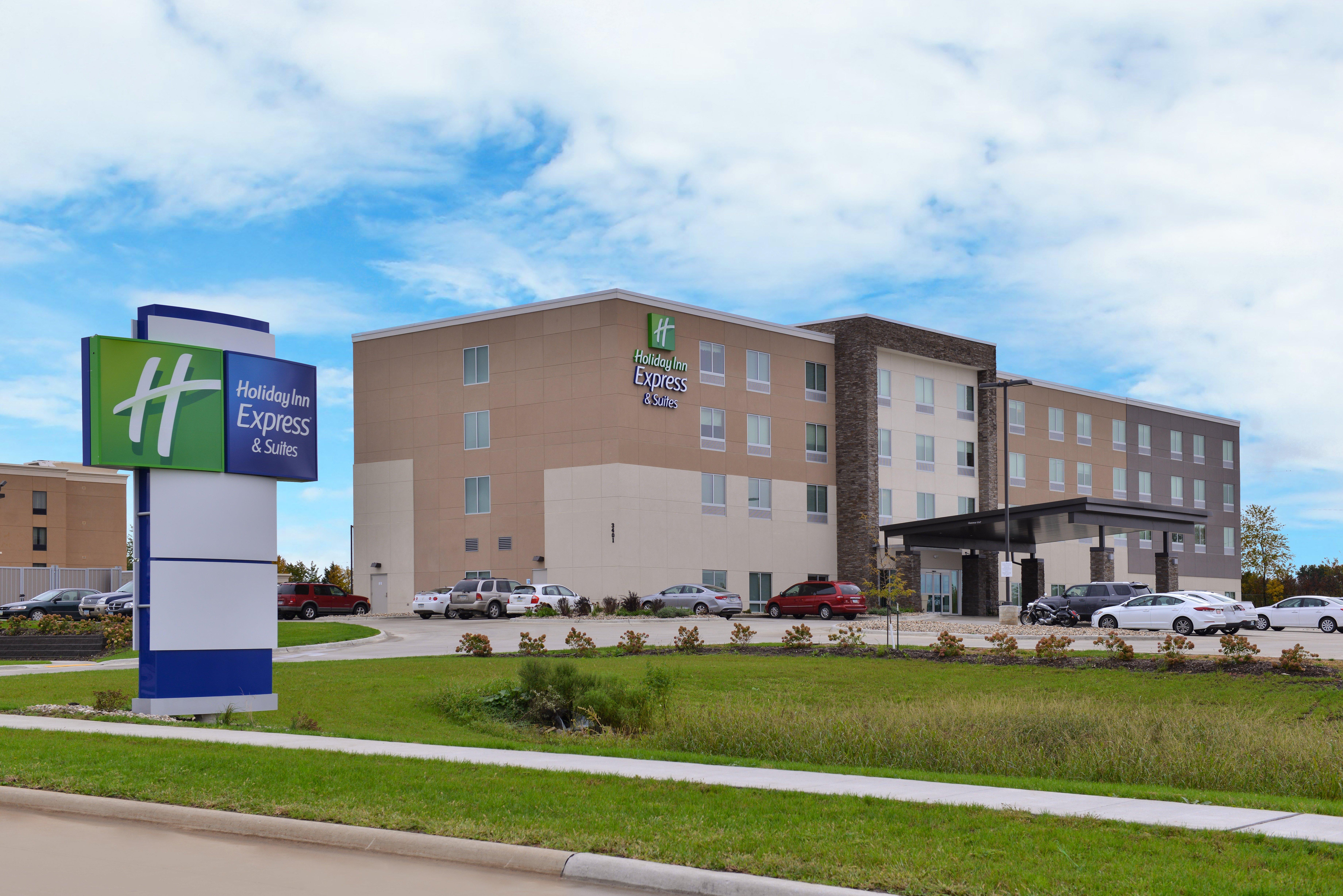 Holiday Inn Express & Suites - Marshalltown By Ihg Exteriör bild