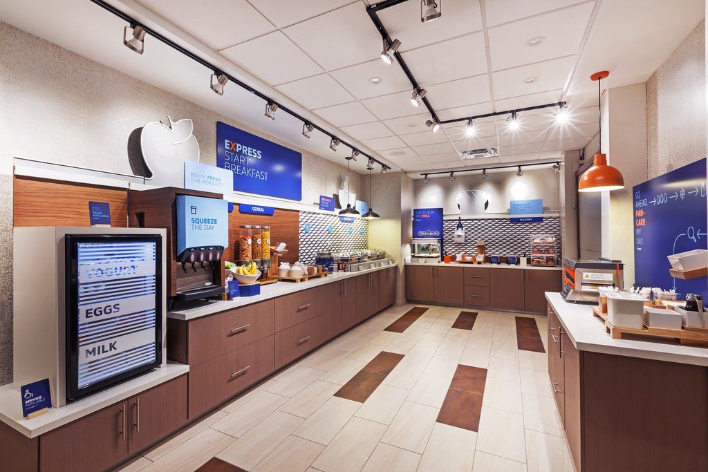Holiday Inn Express & Suites - Marshalltown By Ihg Exteriör bild