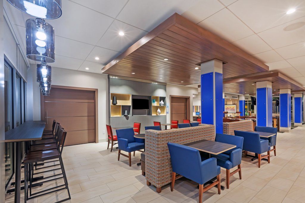 Holiday Inn Express & Suites - Marshalltown By Ihg Exteriör bild